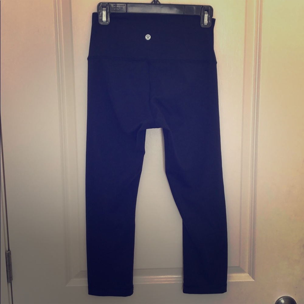 Navy Lululemon Cropped Highwaisted leggings